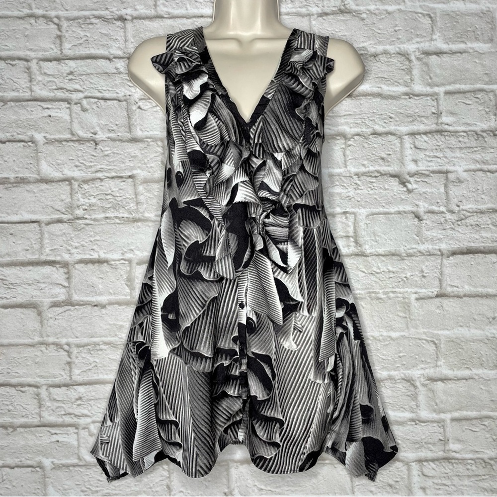 New York Company Ruffle Front Hanky Hem Long Blouse Women’s XS Gray Sleeveless